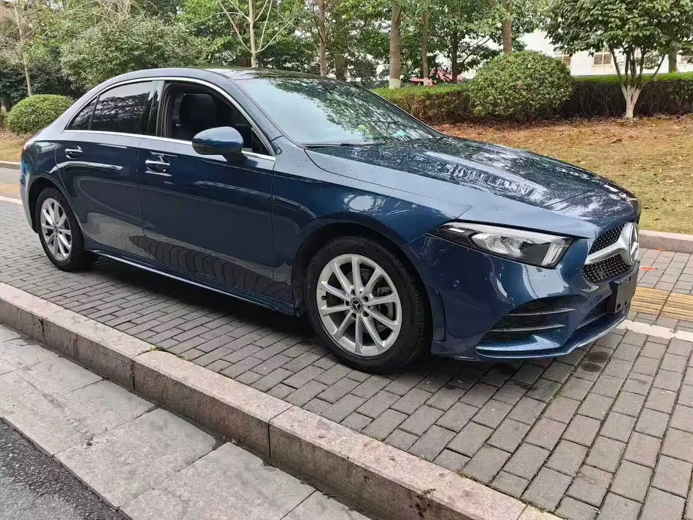 Mercedes-Benz A-Class 2020 A 200 L Sport Sedan фото 3