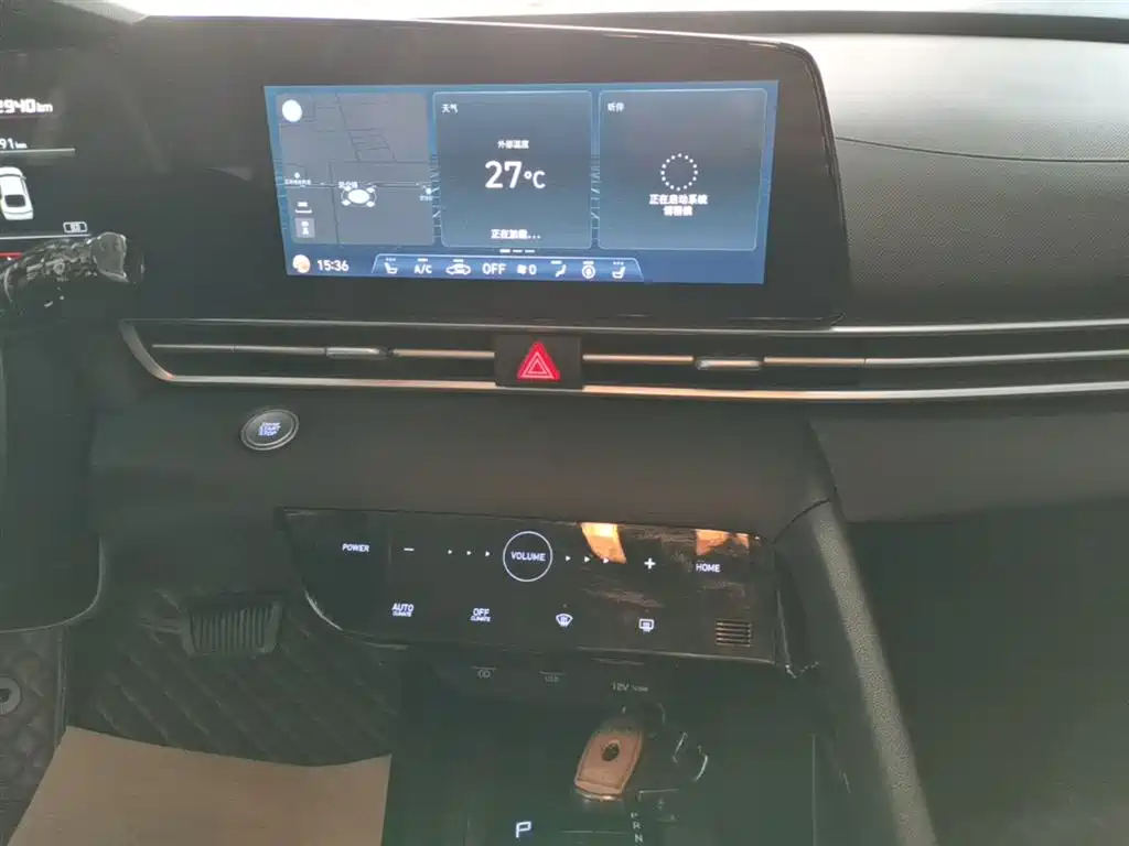 Hyundai Elantra 2022 1.5L CVT LUX Premium Edition фото 13