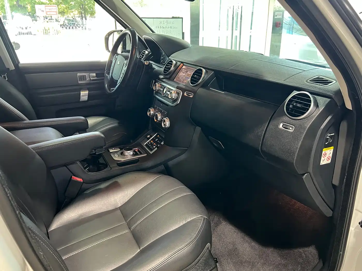 Land Rover Discovery 2016 3.0 SC Gloss Black Collector's Edition HSE фото 24