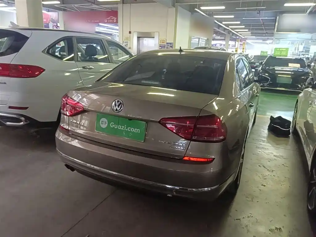 Volkswagen Passat 2017 280TSI DSG Prestige фото 7