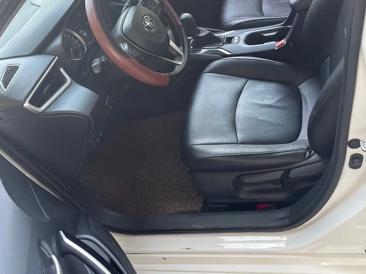 Toyota Corolla 2021 Hybrid 1.8L E-CVT Elite Edition фото 4