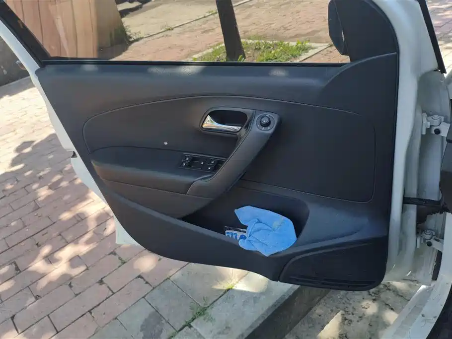Volkswagen Polo 2016 1.4L Automatic Trend фото 7