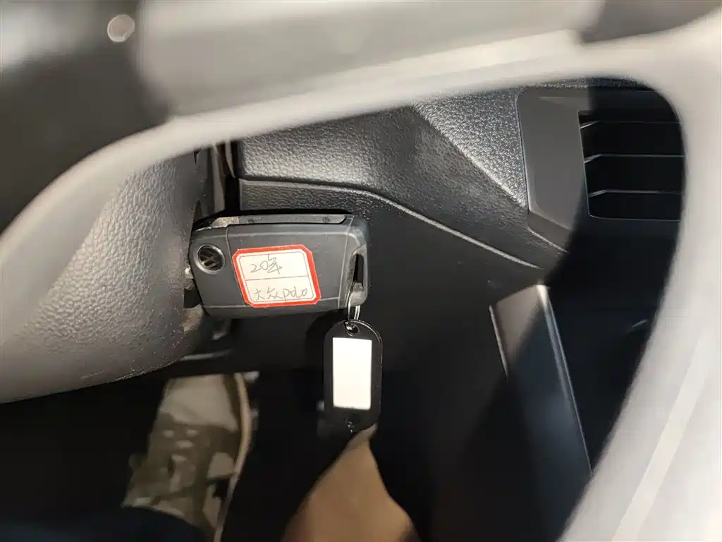 Volkswagen Polo 2019 Plus 1.5L Automatic Panorama Enjoyment Edition фото 9