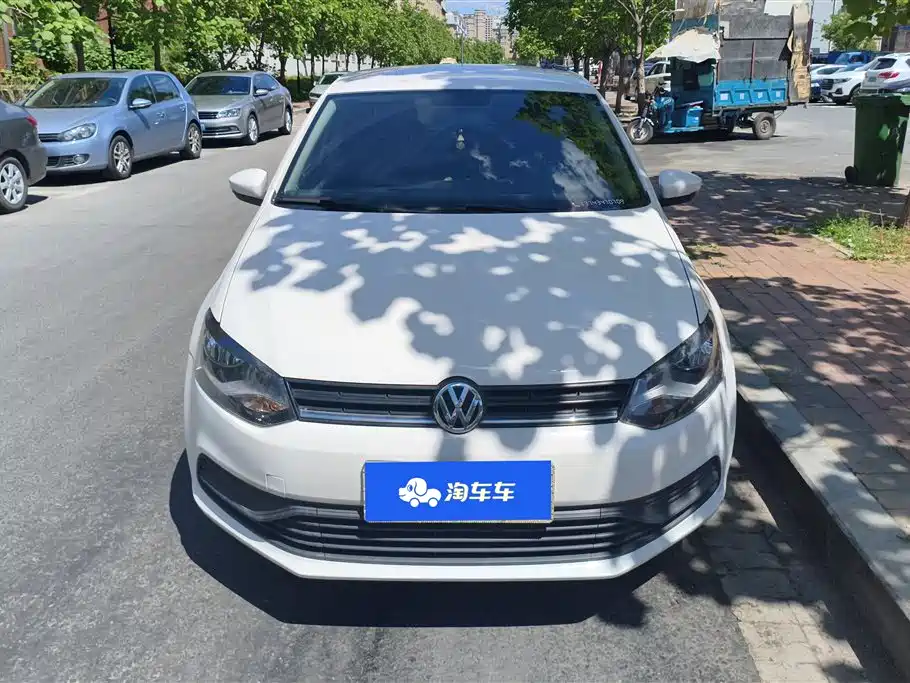 Volkswagen Polo 2016 1.4L Automatic Trend фото 2