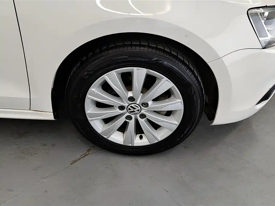 Volkswagen Sagitar 2014 Facelift 1.6L Automatic Comfort фото 6