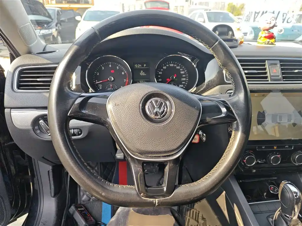 Volkswagen Sagitar 2016 230TSI 25th Anniversary Edition фото 7