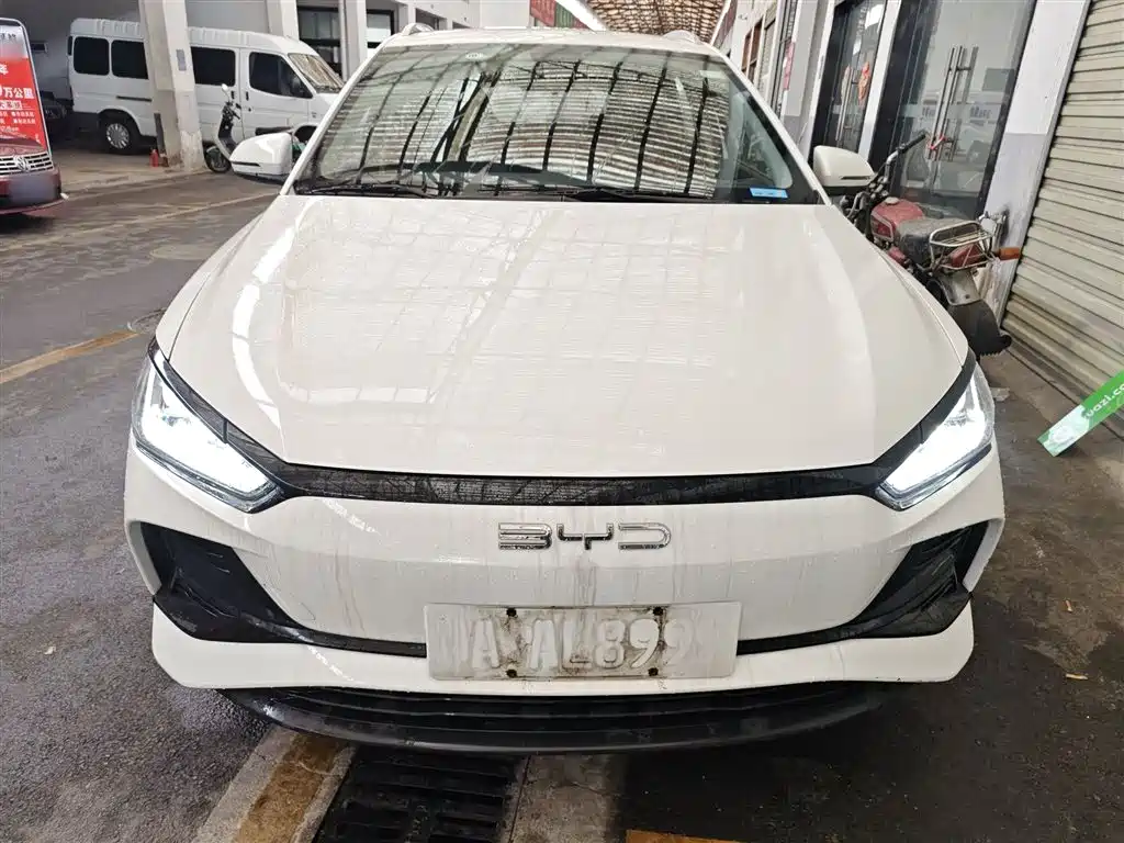 BYD E2