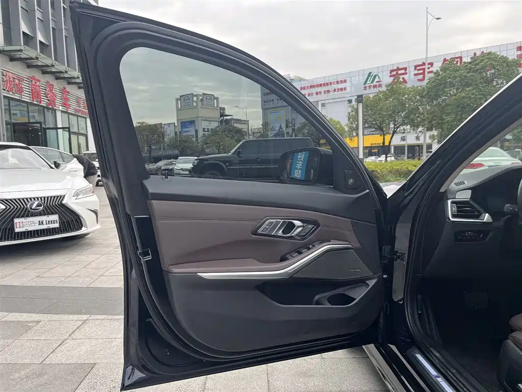 BMW 3 Series 2021 325Li M Sport Night Edition фото 12