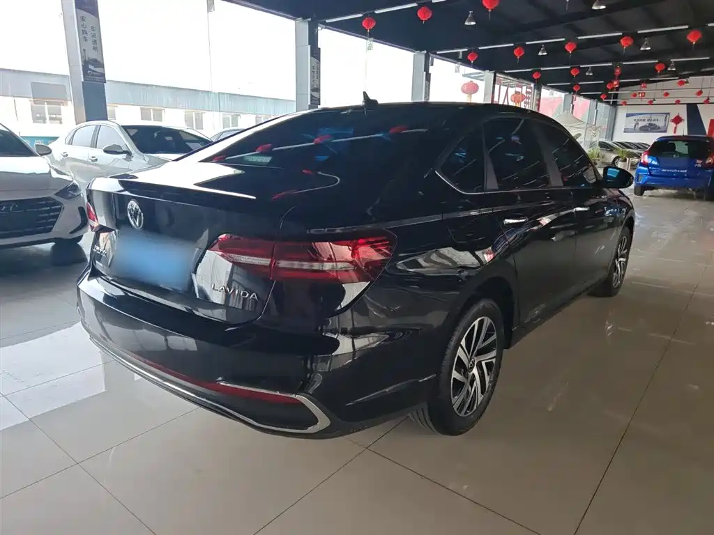 Volkswagen Lavida 2023 Facelift 1.5L Automatic 5 Million Edition фото 10