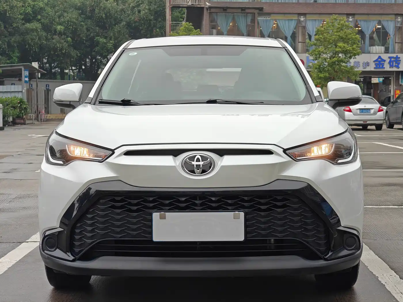 Toyota Frontlander 2024 2.0L CVT Elite Edition фото 2