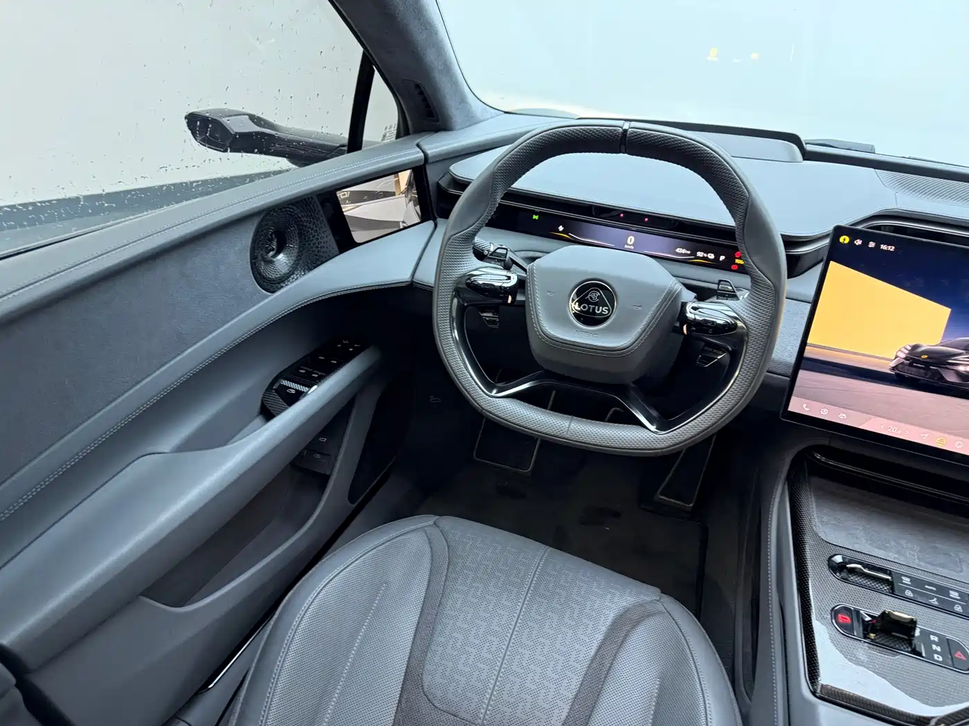 LOTUS SPORTS CAR EMEYA FLOWERS