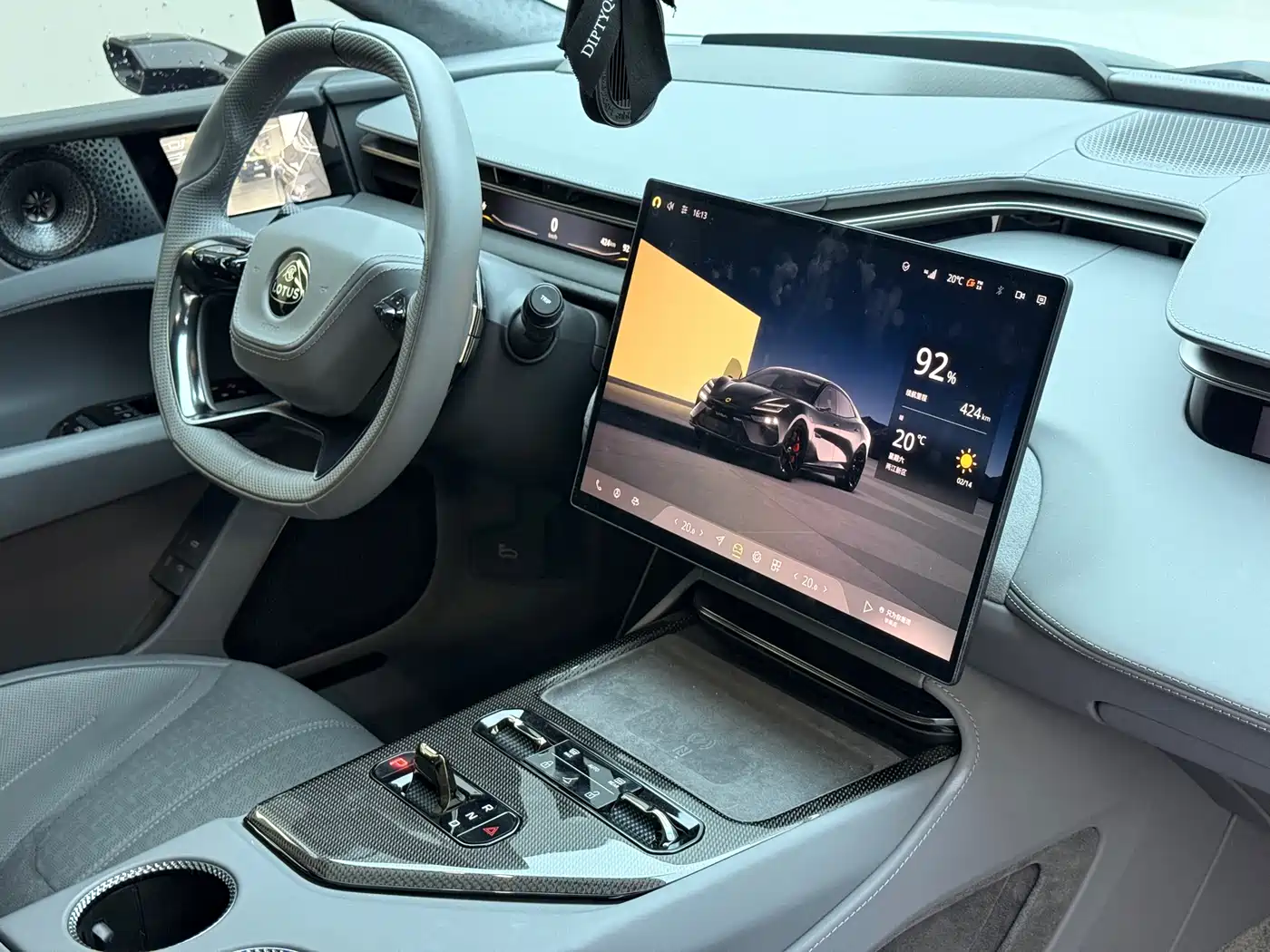 LOTUS SPORTS CAR EMEYA FLOWERS