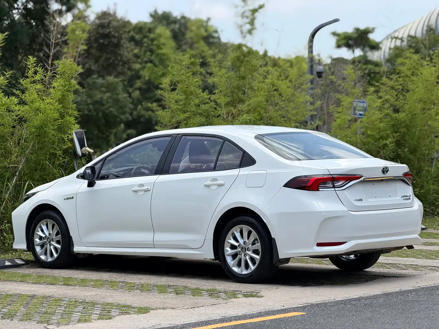 Toyota Corolla 2019 Hybrid 1.8L E-CVT GL-i Elite Edition фото 13