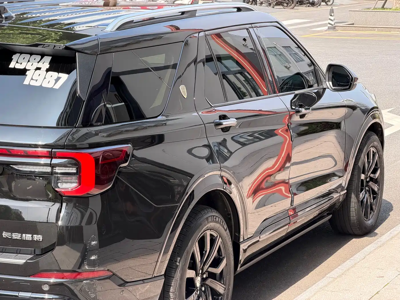 FORD EXPLORER