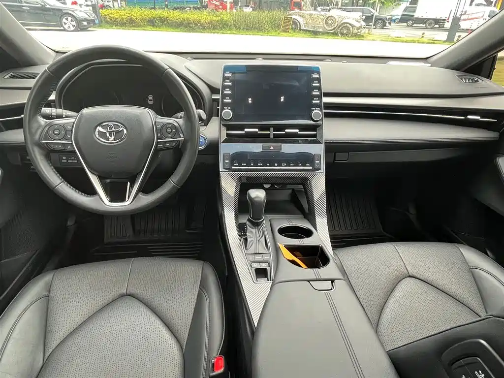 Toyota Avalon 2019 Hybrid 2.5L Luxury Edition China V фото 15