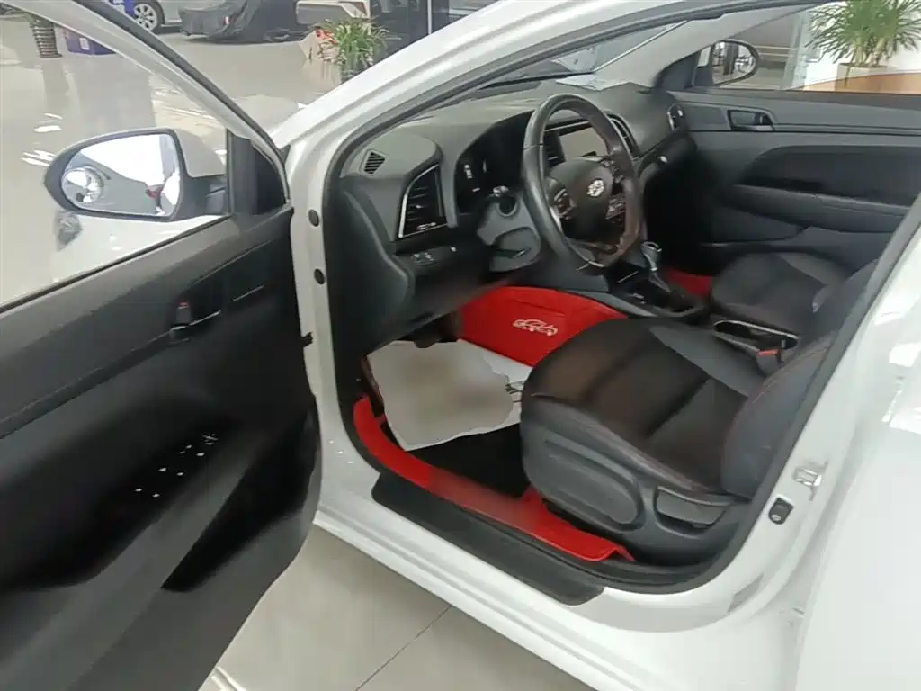 Hyundai Elantra 2016 1.4T DCT Dynamic·Vitality фото 16