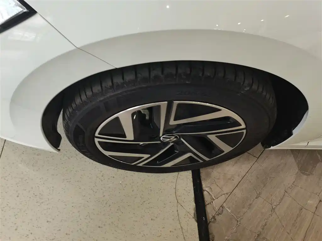 Volkswagen Sagitar 2025 300TSI DSG Flying Leap Edition фото 23