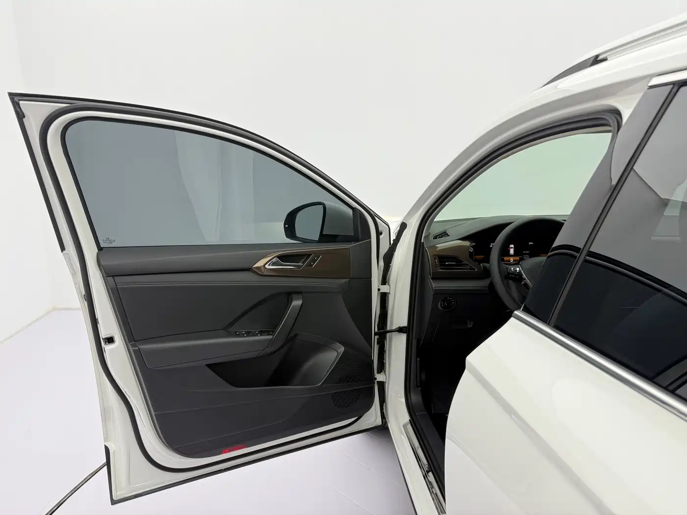 Volkswagen Tharu 2022 280TSI FWD Luxury Edition фото 23