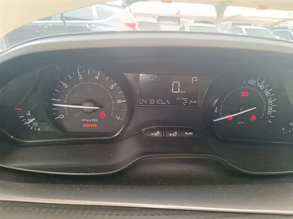 Peugeot 2008 2014 1.6L Automatic Trend Edition фото 8