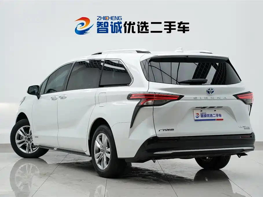 Toyota Sienna 2021 2.5L Hybrid Ultimate Edition фото 35