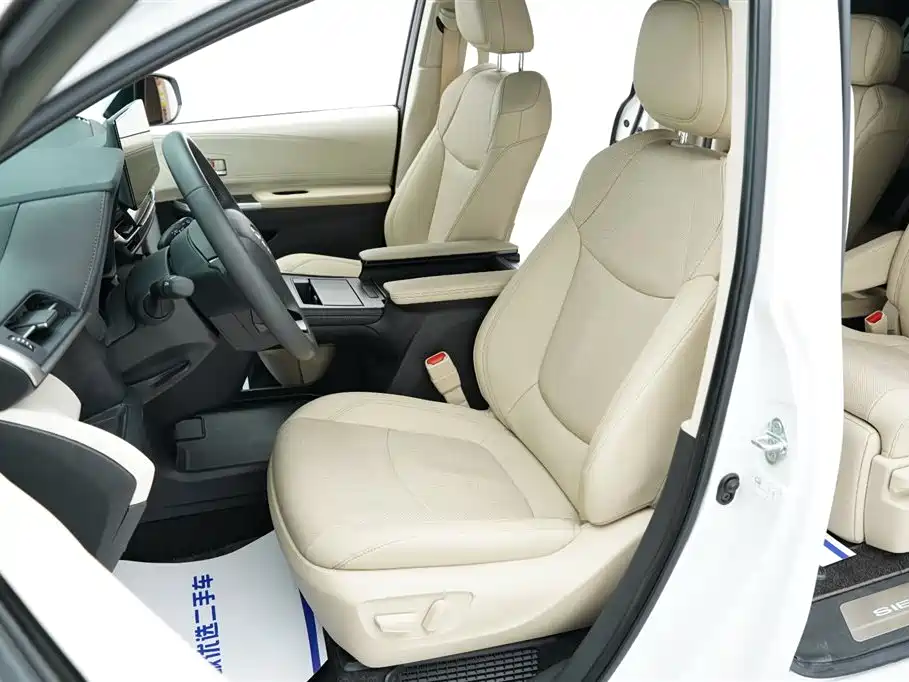 Toyota Sienna 2021 2.5L Hybrid Ultimate Edition фото 6