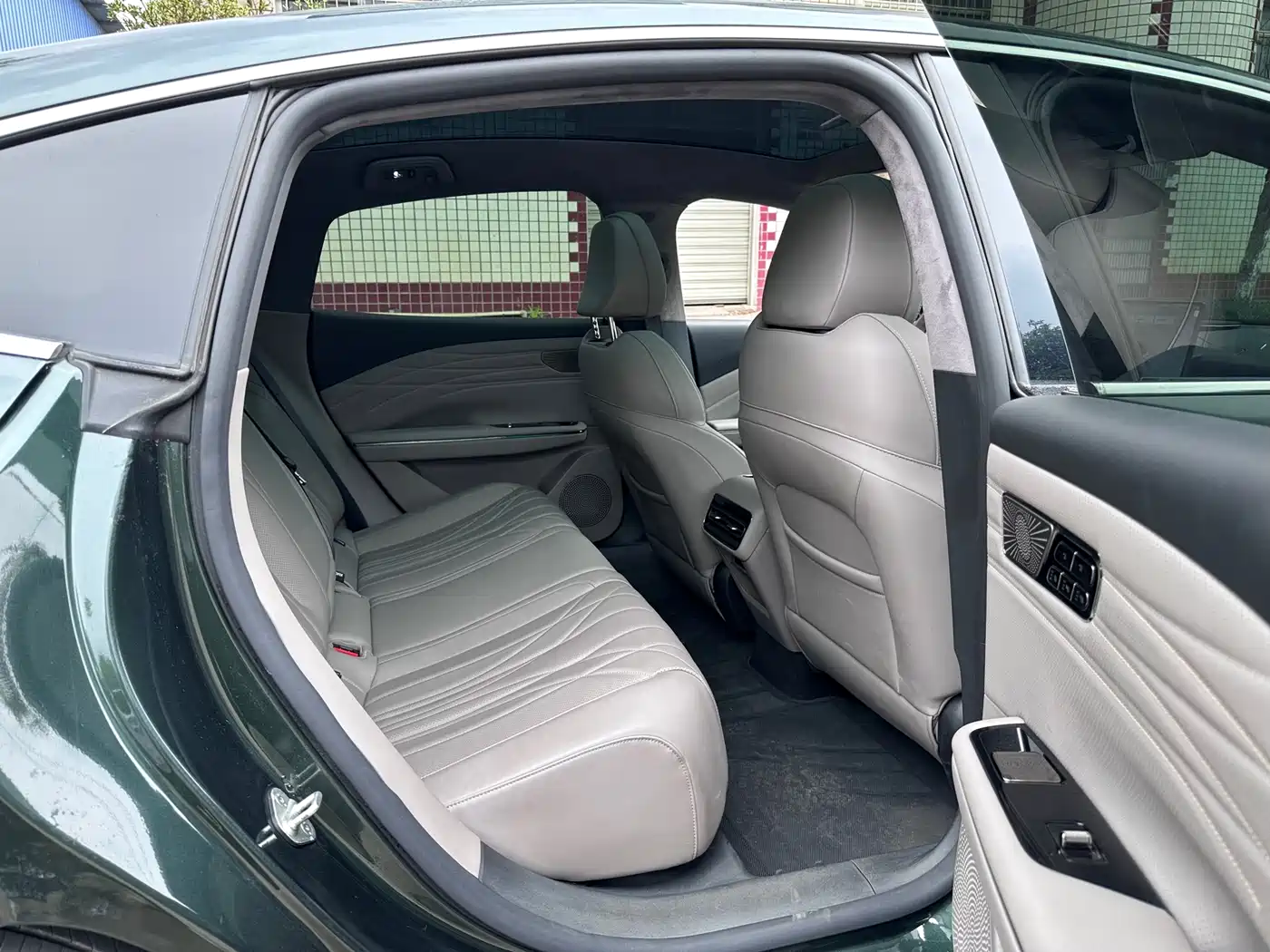 Geely Galaxy Galaxy Xingyao 8 2025 Model 60km EM-i Luxury Edition фото 10