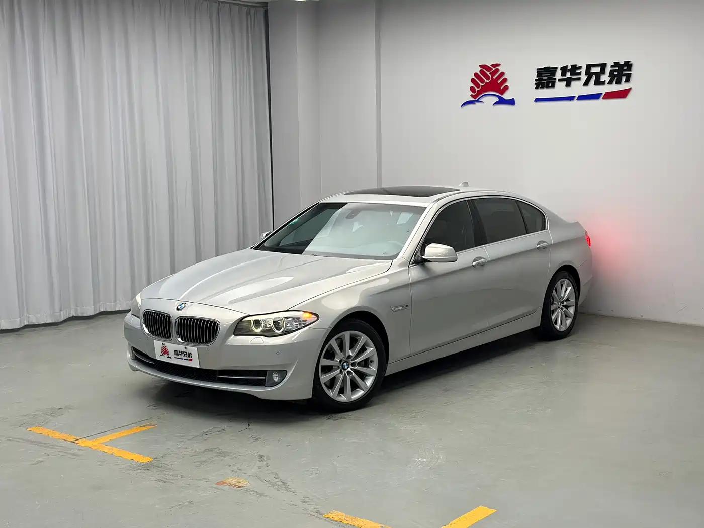 BMW 5 Series 2011 535Li Luxury фото 2