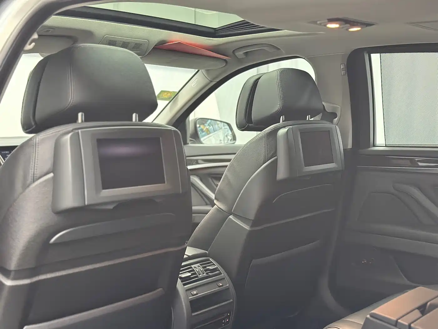 BMW 5 Series 2011 535Li Luxury фото 33
