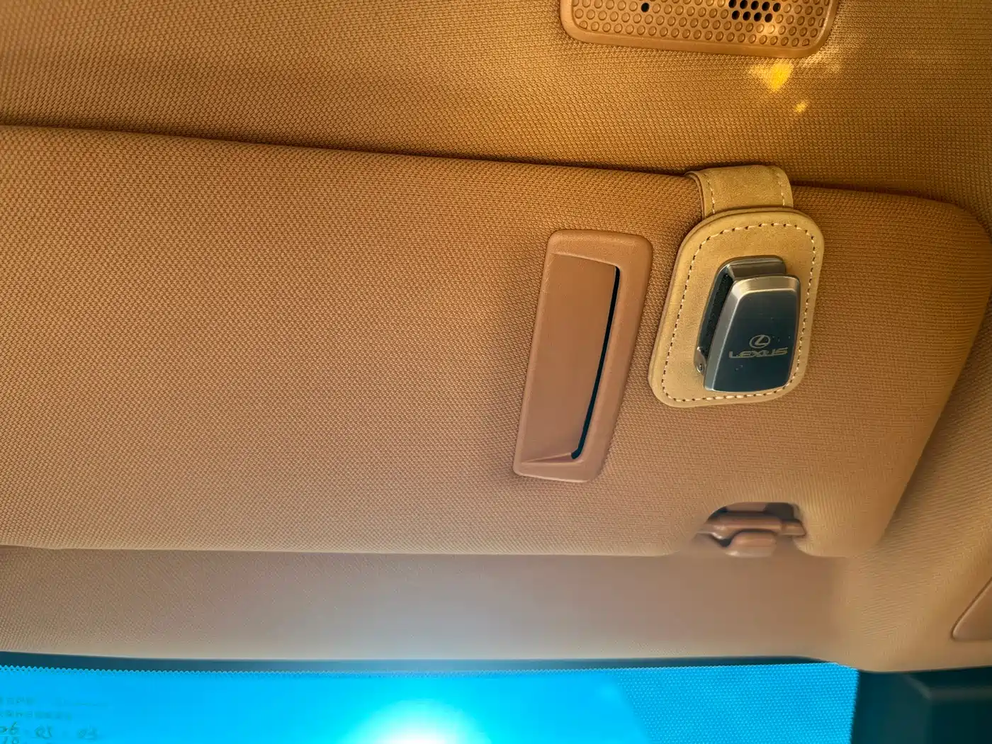 Lexus ES 2022 300h Ultimate Edition фото 28
