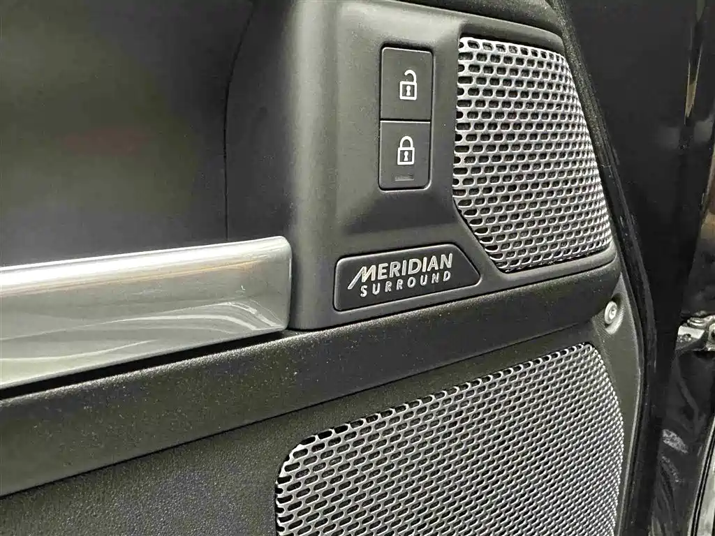 Land Rover Defender 2024 90 5.0T V8 фото 11