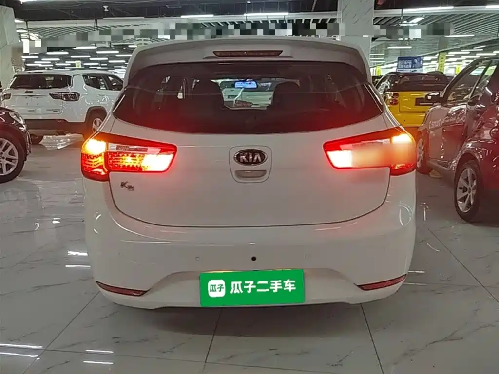 Kia K2 2012 Hatchback 1.4L AT GLS Commemorative Edition фото 6