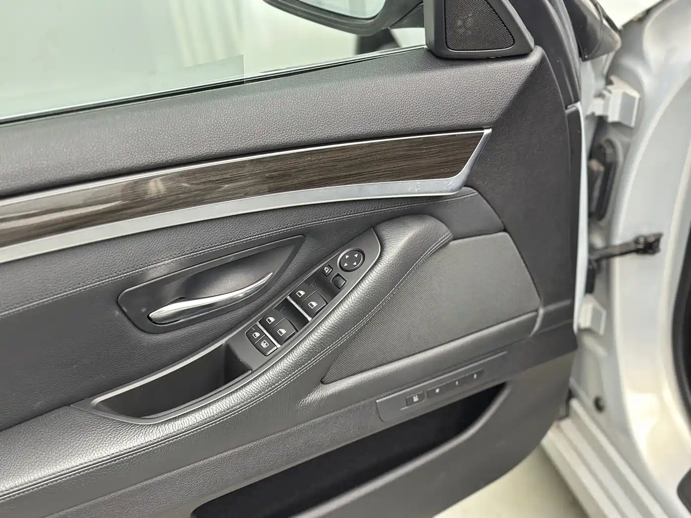 BMW 5 Series 2011 535Li Luxury фото 20