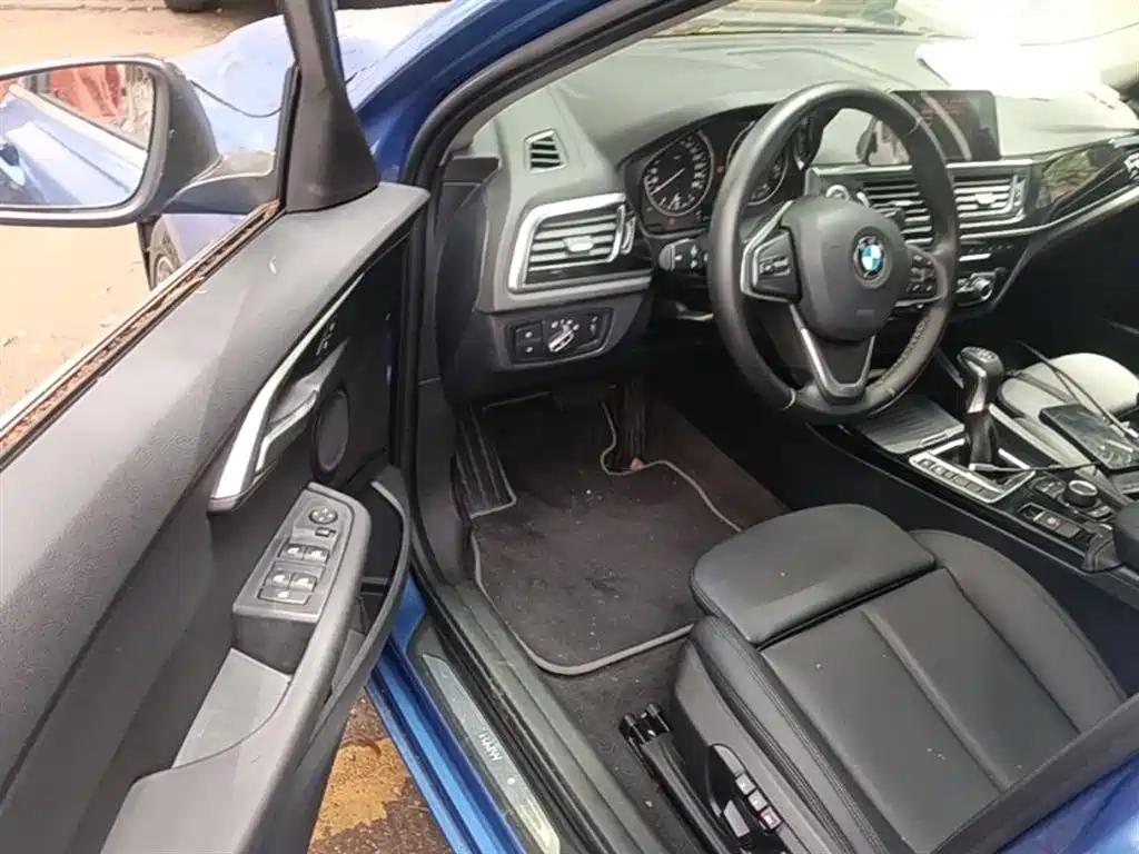 BMW 1 Series 2017 118i Sport фото 16