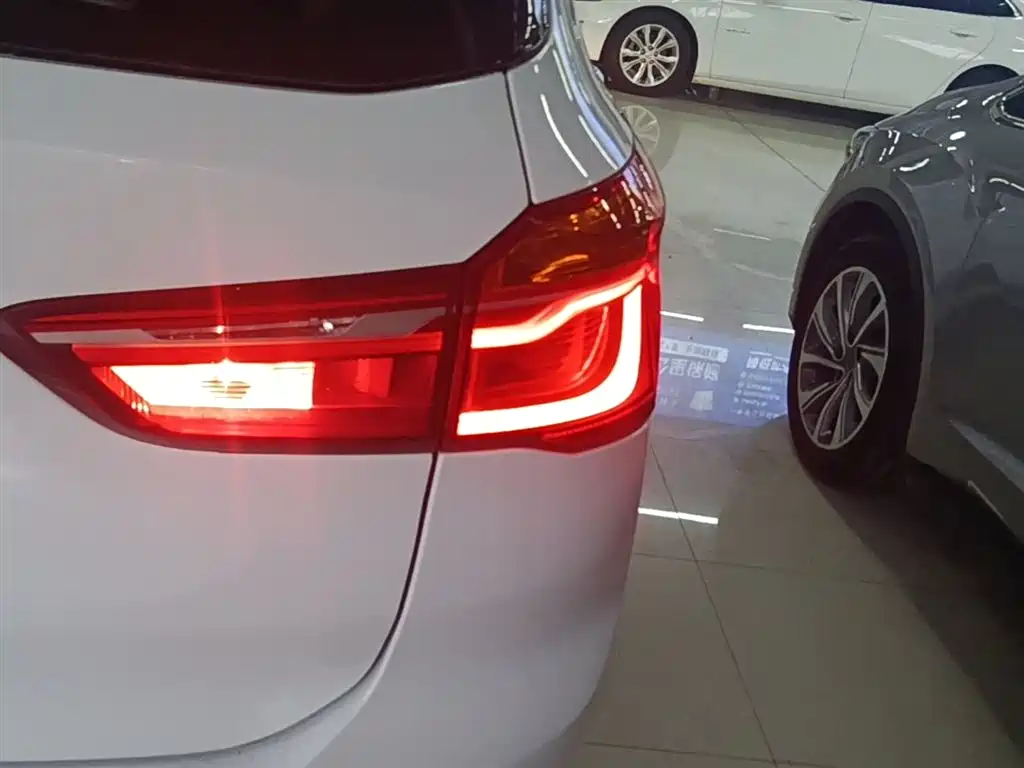 BMW X1 2016 sDrive18Li Luxury Model фото 8