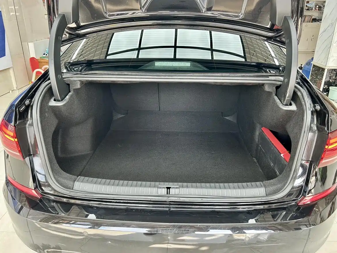 Volkswagen Passat 2022 280TSI Elite Edition фото 23