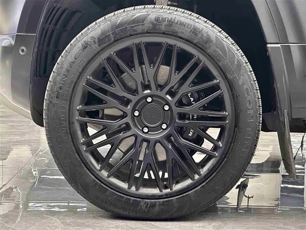 Land Rover Defender 2024 90 5.0T V8 фото 4