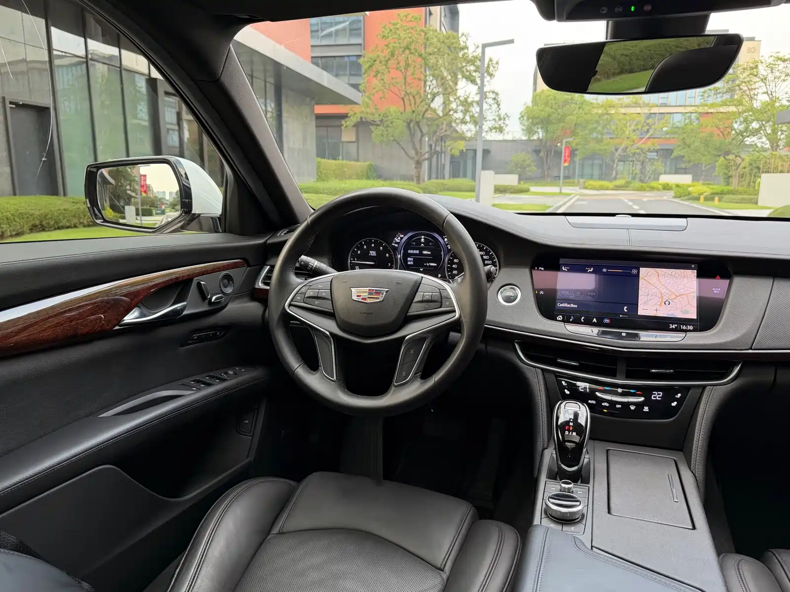 Фото 13 - Cadillac CT6