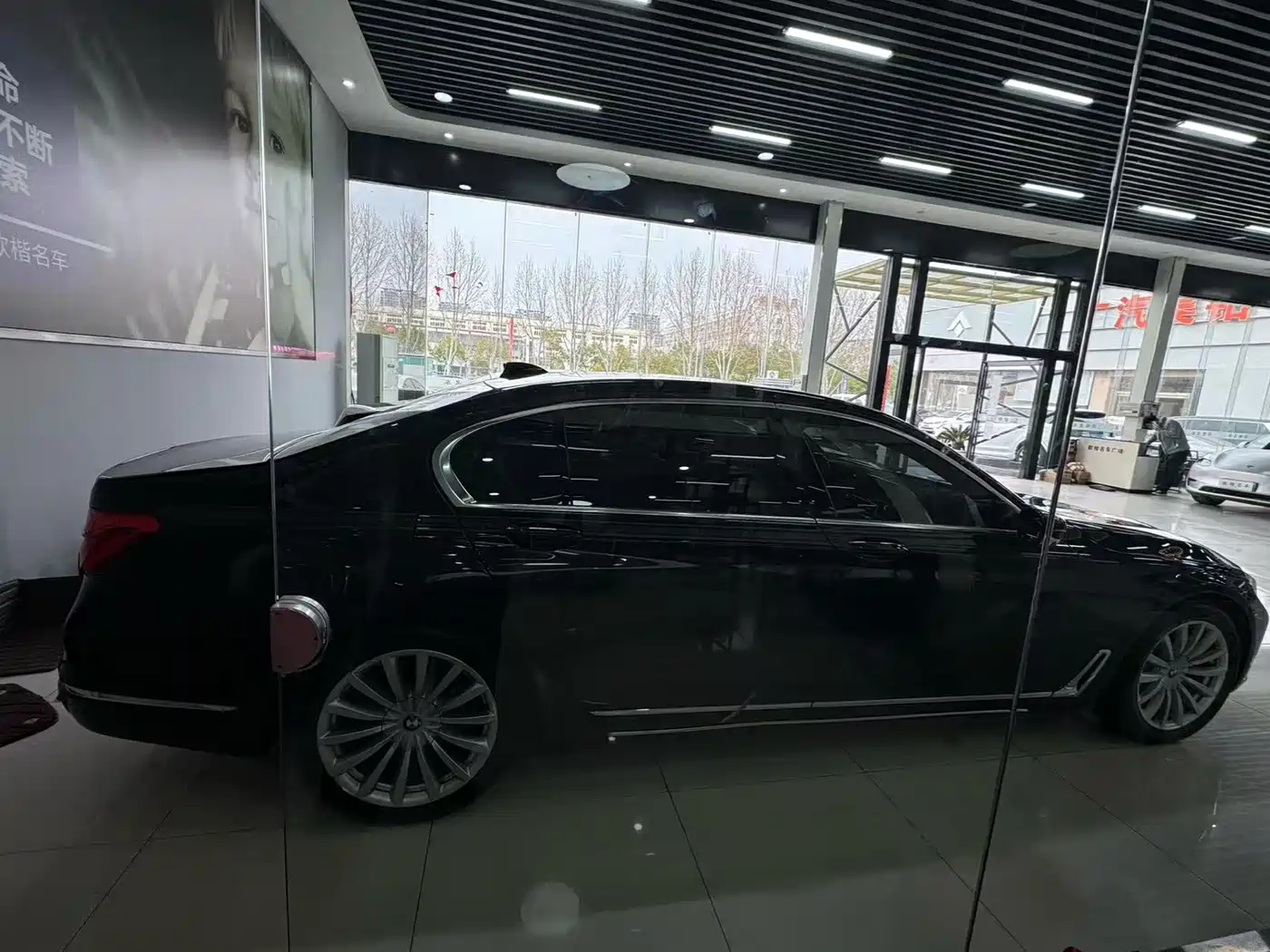 BMW 7 Series 2018 730Li Leading Type Excellence Package фото 4