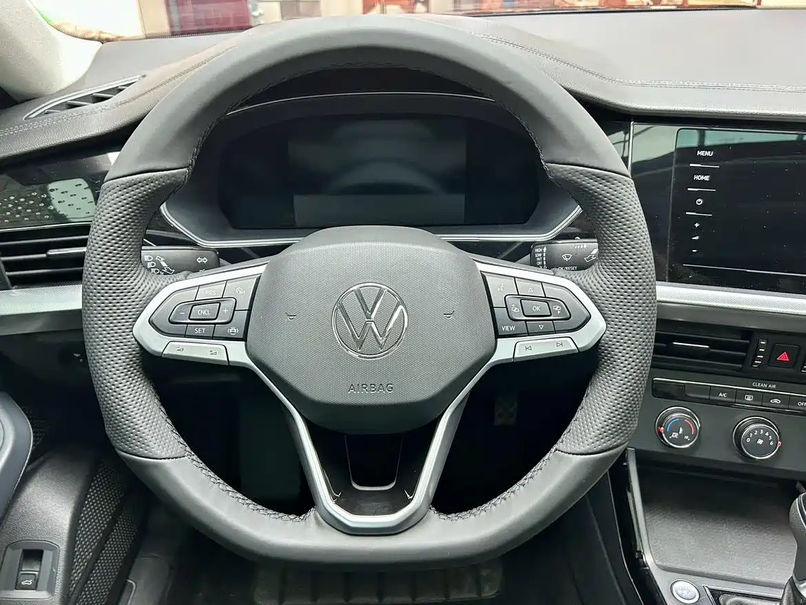 Volkswagen Passat 2022 280TSI Elite Edition фото 13