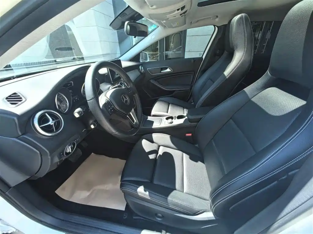 Mercedes-Benz GLA 2016 GLA 200 Dynamic фото 19