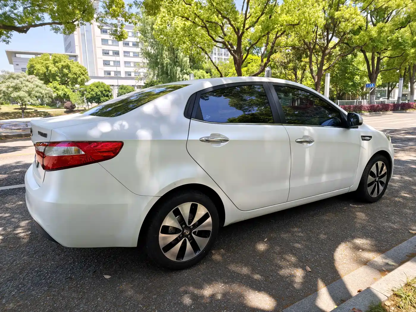 Kia K2 2012 Sedan 1.4L AT GLS Commemorative Edition фото 5