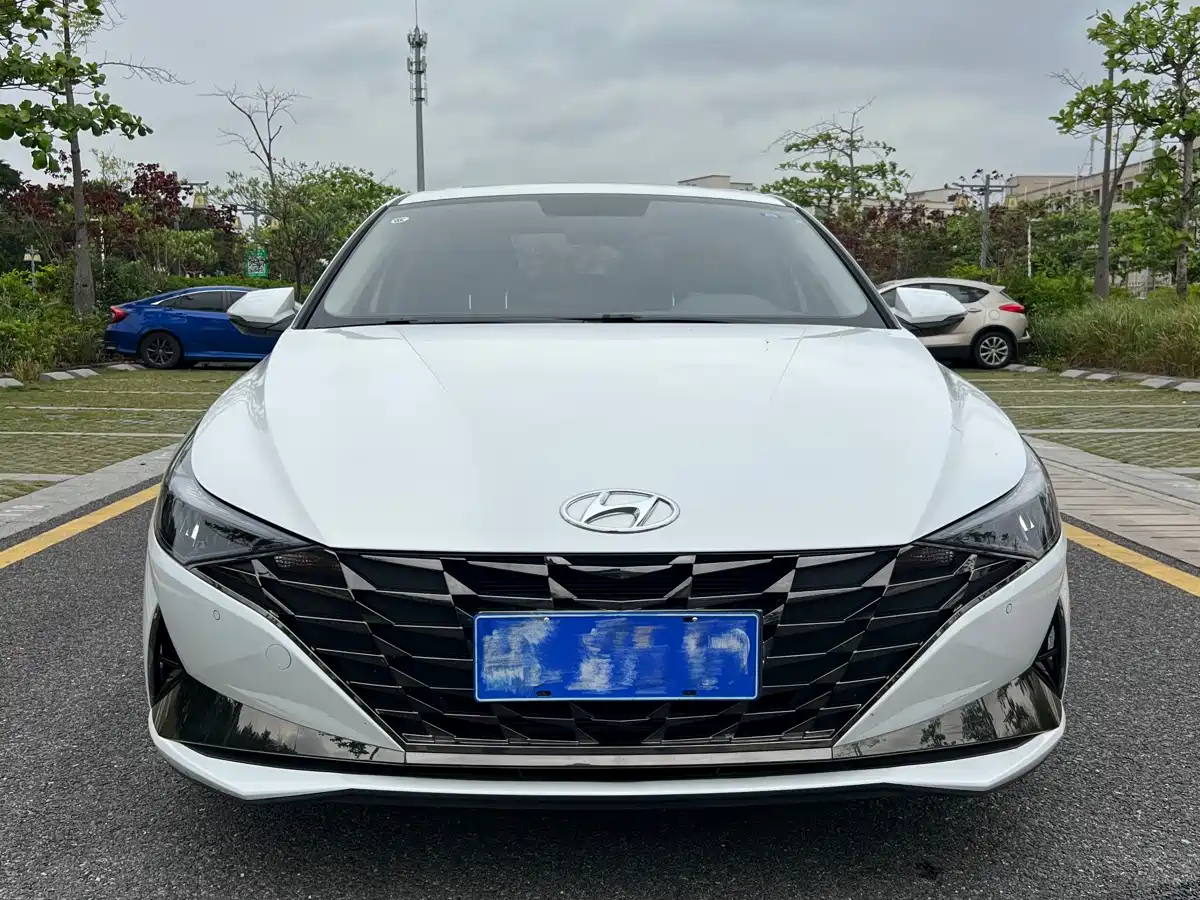 HYUNDAI ELANTRA