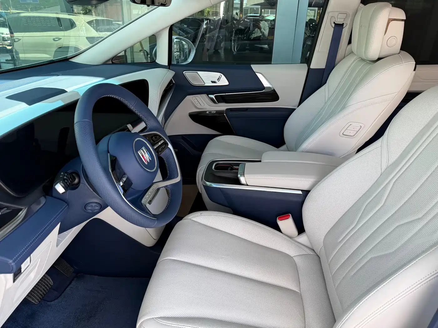 Buick Century 2025 2.0T 7-Seater World Edition фото 6