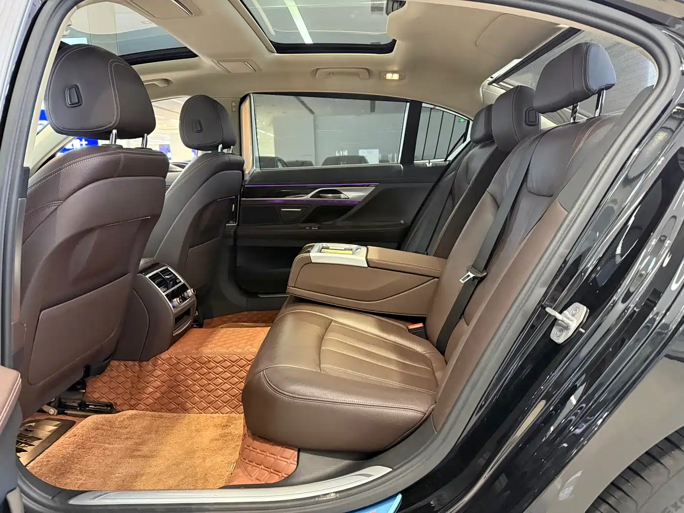 BMW 7 Series 2016 730Li Leading фото 10