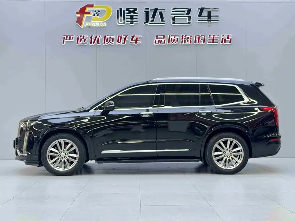 CADILLAC XT6