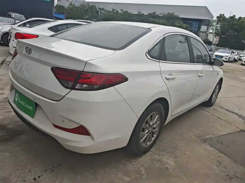 Hyundai Elantra 2018 1.6L Automatic Pleasing Edition GL China VI фото 5