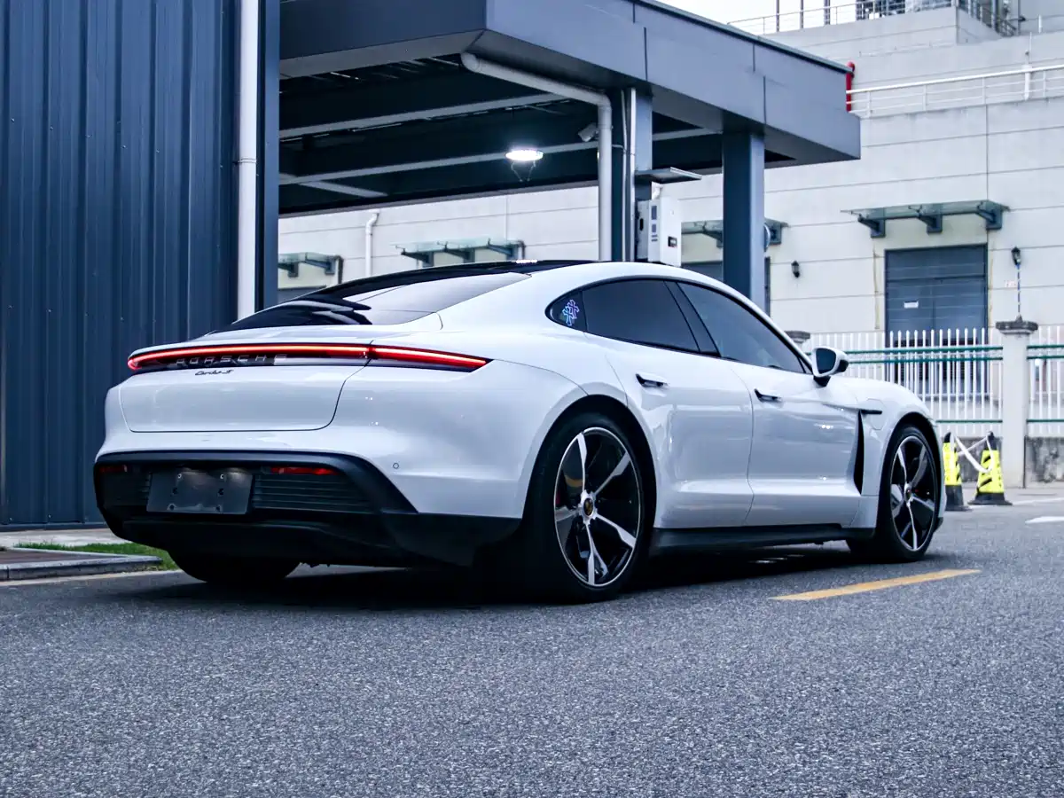 Porsche Taycan 2019 Taycan 4S фото 9