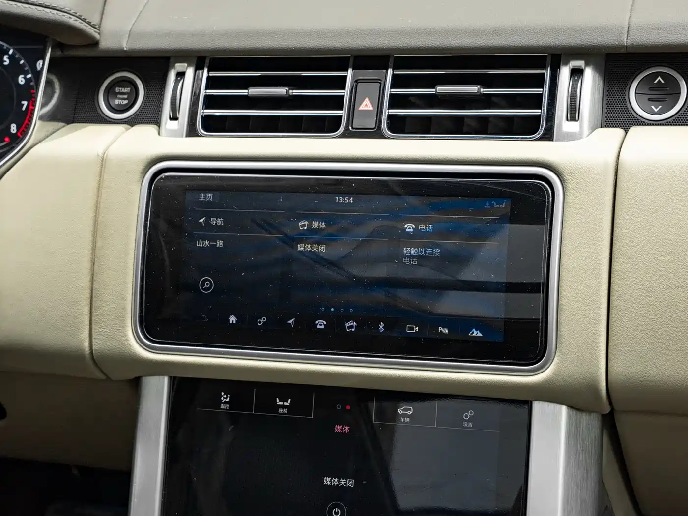 Land Rover Range Rover 2021 3.0 L6 Heritage Extended Classic Edition фото 10
