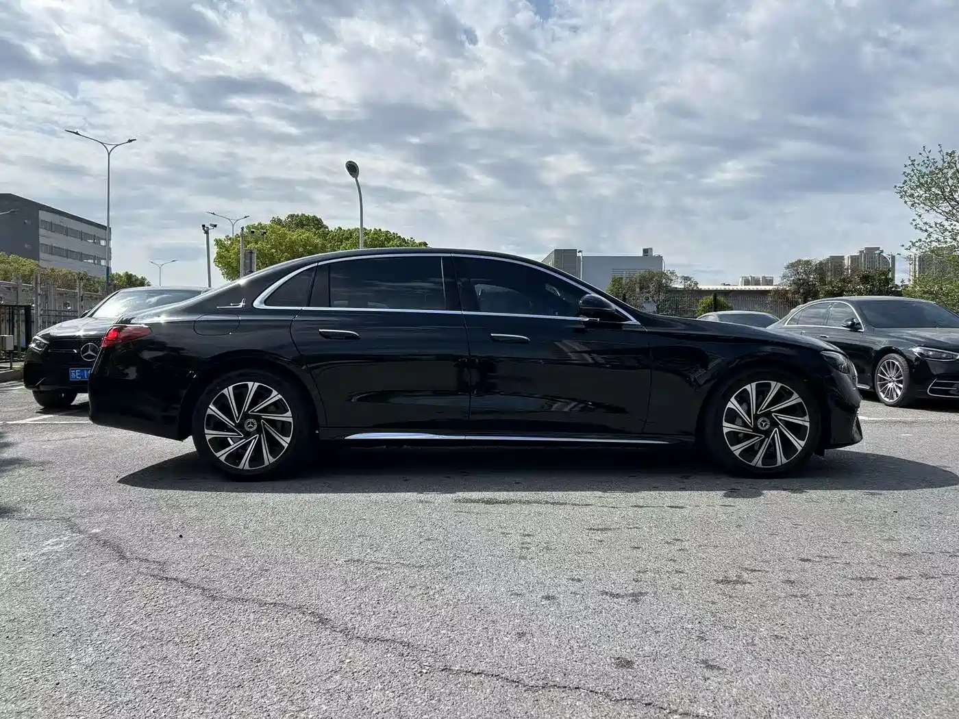 Mercedes-Benz E-Class 2024 Model E 300 L Luxury фото 4