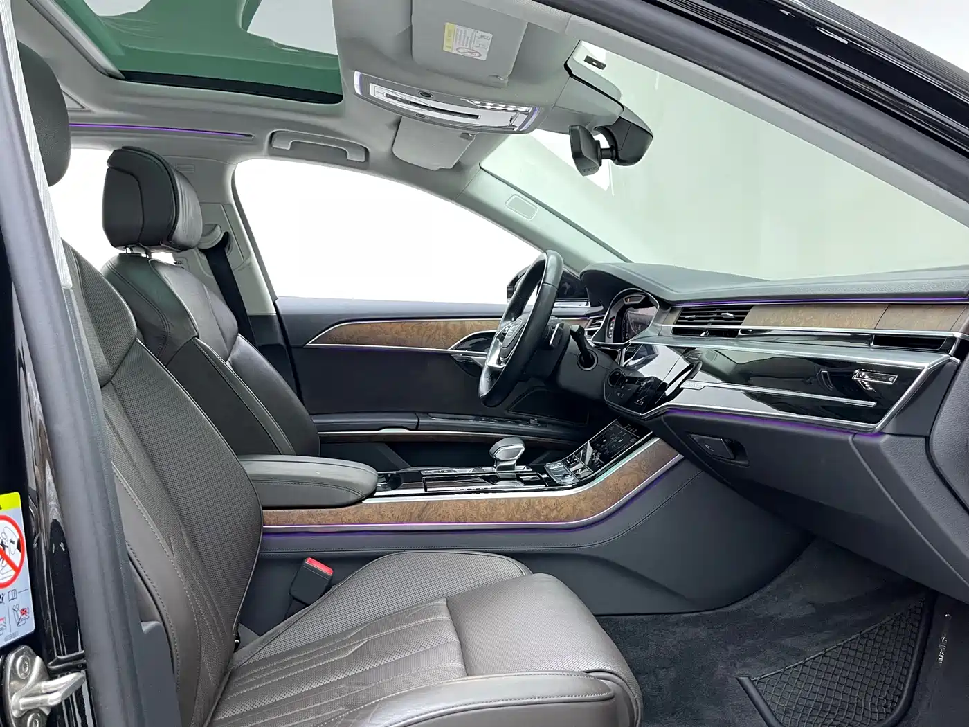 Photo 6 - Audi A8
